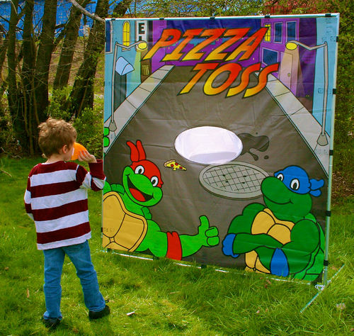 Carnival-Game-Pizza-Toss
